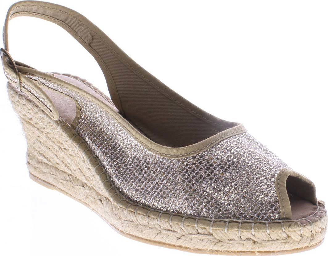 Azura Boltz in Beige