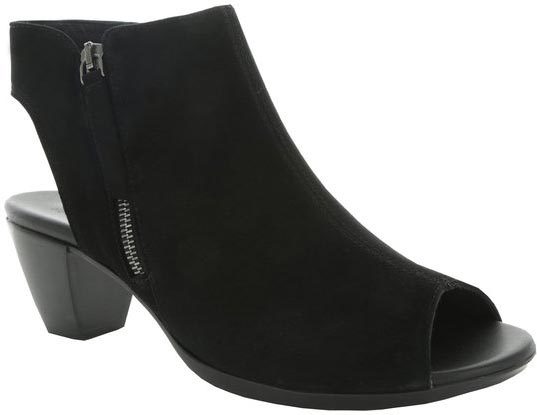 Munro Nakita in Black Suede